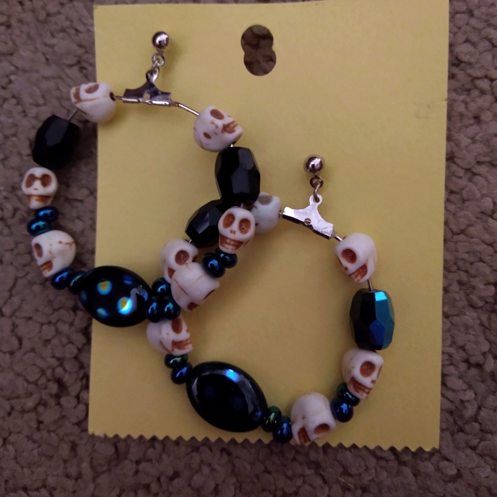 Beautiful Yet spooky earings